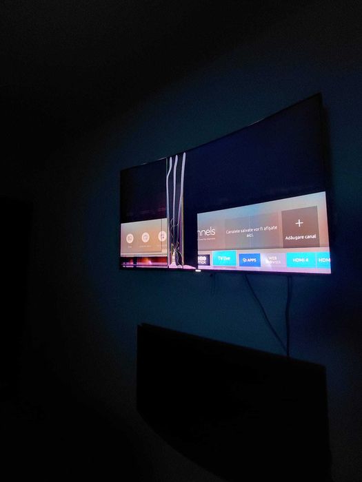 Vand Smart TV Samsung 140cm curbat ecran spart