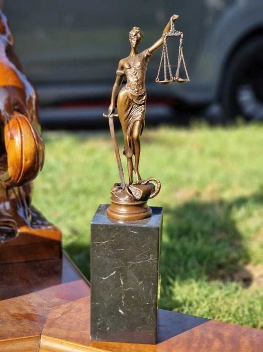 Statueta de bronz Justitia