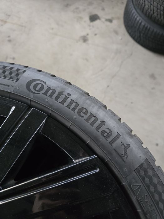 4 Броя 225/40/18 Continental 2x6,8mm 2x5,3mm 23dot