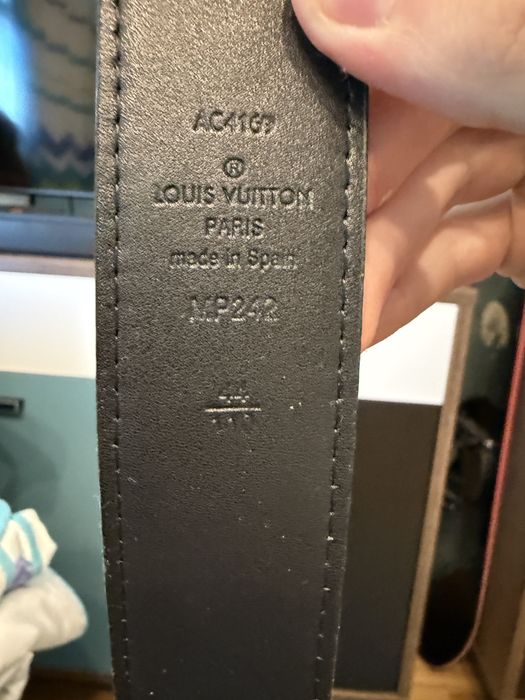 Curea de firma Louis Vuitton LV