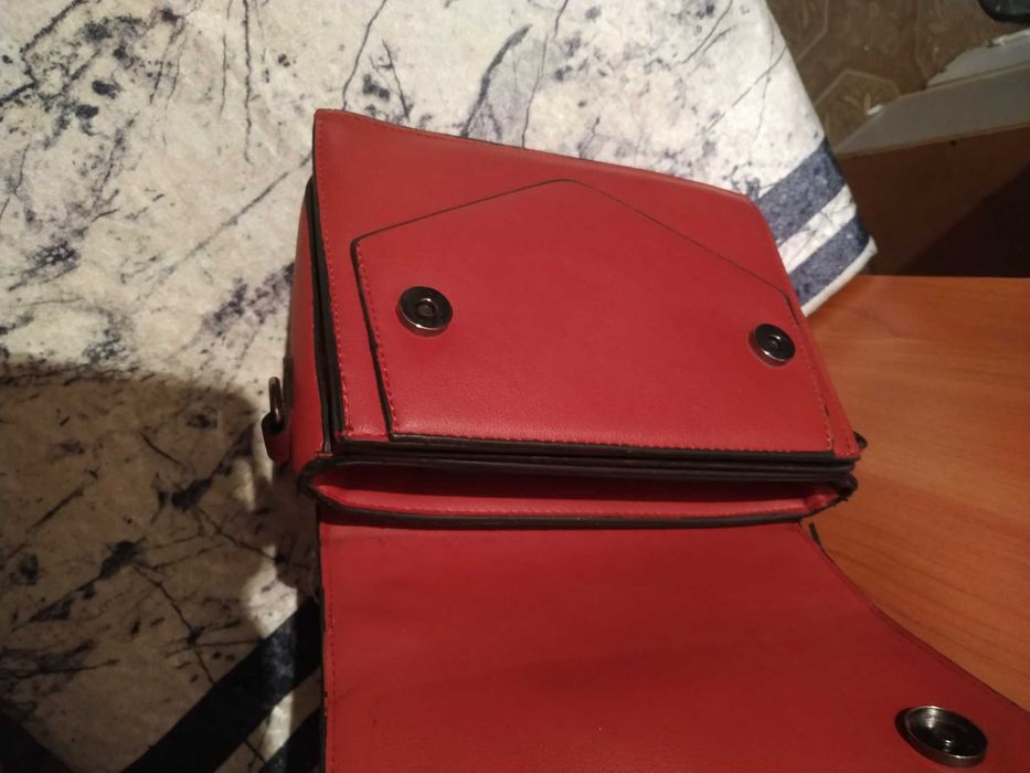 Барсетка из кожи с ремнем