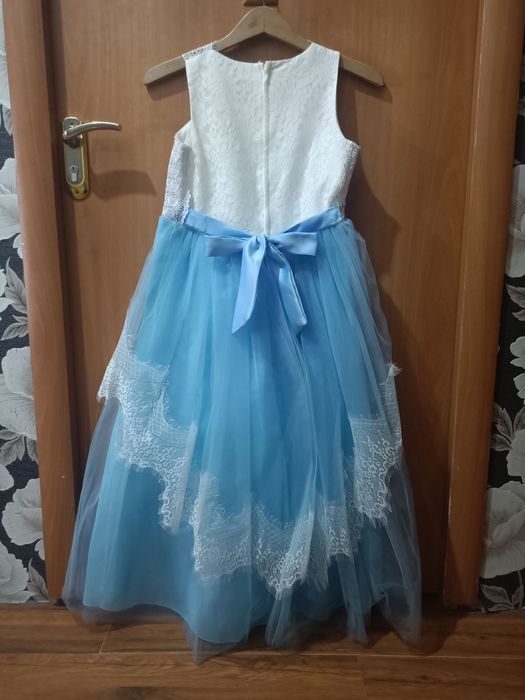 Продам праздничное платье на девочку