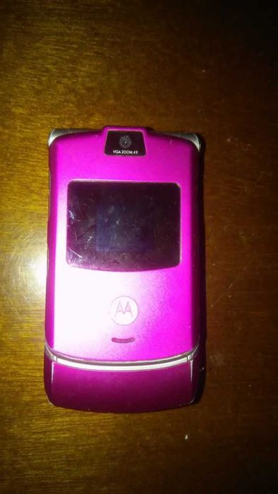 Нерабочий телефон Motorola V3. Цена окончательная