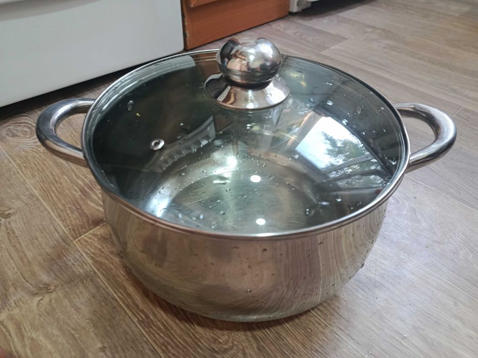 Кастрюля с крышкой