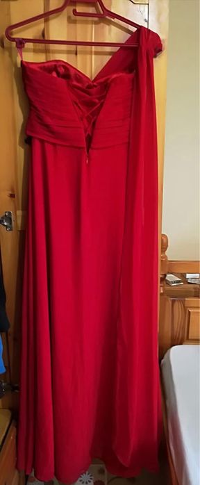 Официална червена рокля