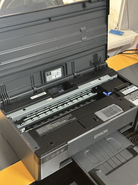 Продам цветной струйный принтер Epson L18050
