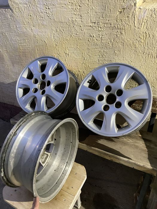 Продам литые диски R15 от Toyota