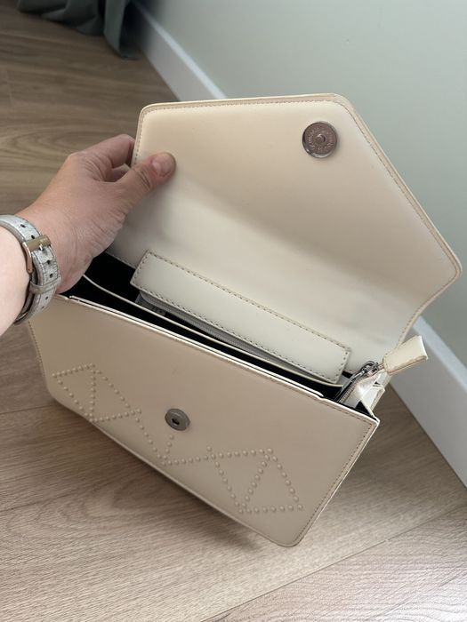 Елегантна бяла чанта