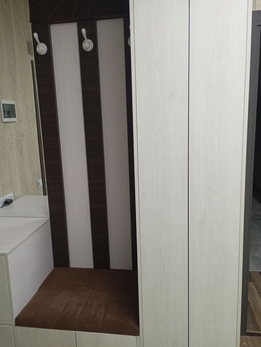 Продаеться уголок шкаф