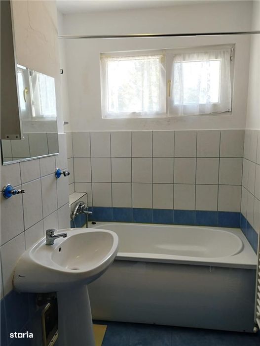 2 camere semidecomandate, Centru