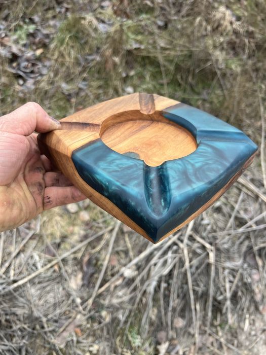 Пепелник за пури от масивно дърво и епоксидна смола