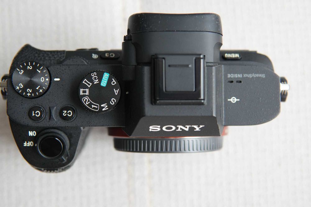 sony a7ii - тяло, грип, 3 батерии, зарядно, 12к кадъра.