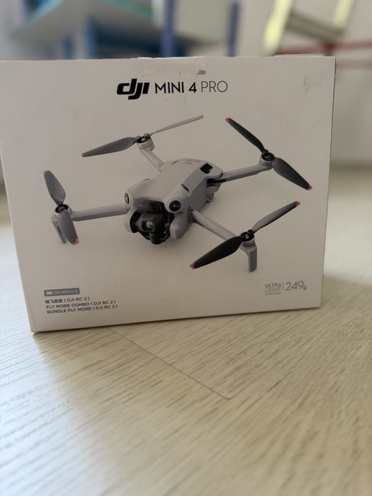 Drona DJI Mini 4 PRO Fly More Combo