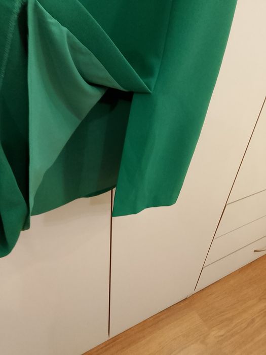 Платье б/у. Цвет зеленый.