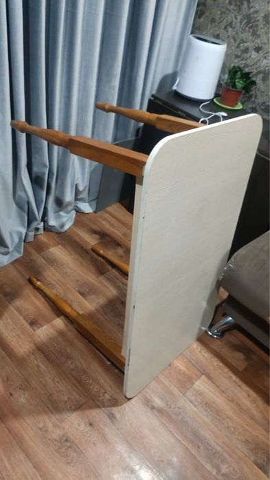 Отдам бесплатно стол самовывоз,