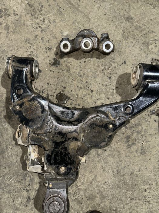 Рычаг на лх570 верх и ниж цапфа