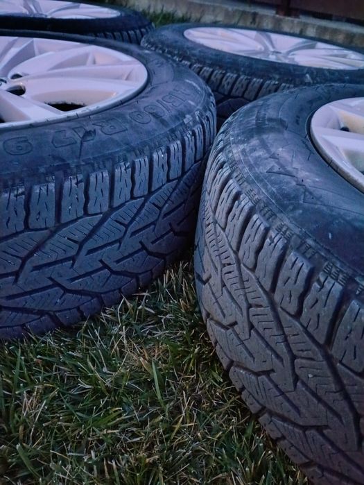 Vand 4 roți de pe Nissan Qashqai R17 5x114.3 cu cauciucuri de iarna in stare bună