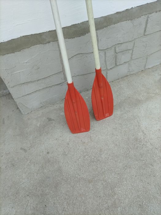 Леки непотъващи гребла.