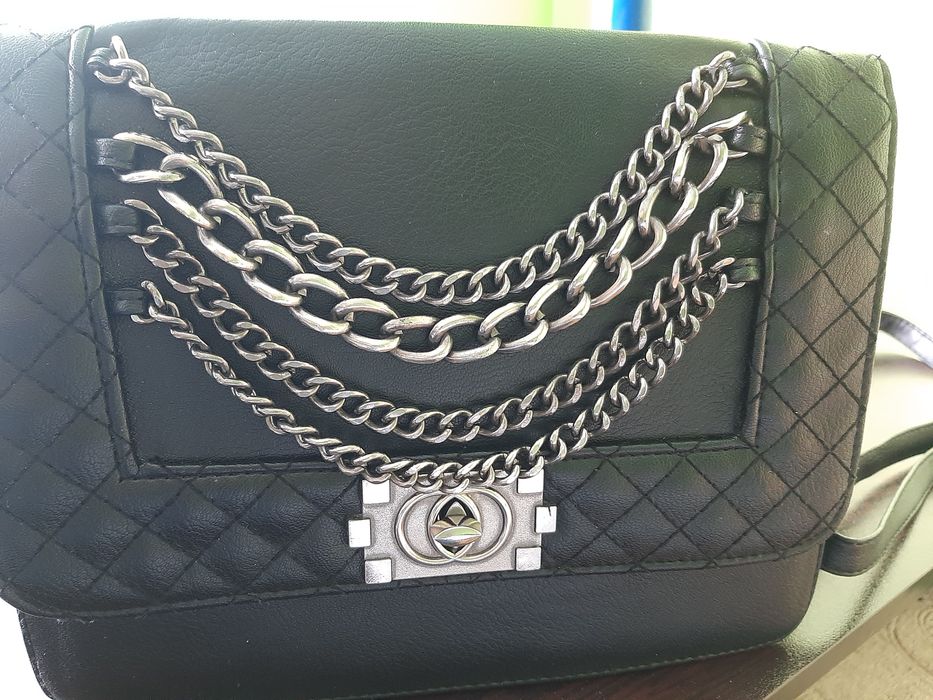 Дамска чанта с дълга дръжка