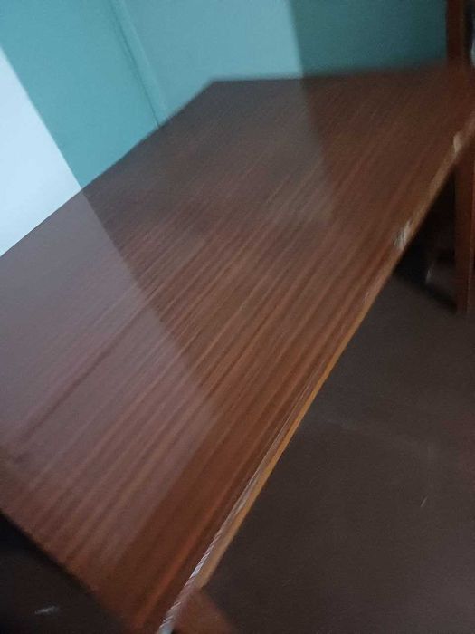 Продается лакированный большой стол