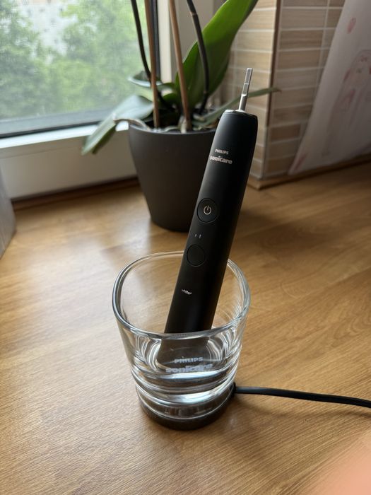 Philips Sonicare DiamondClean 9300 Smart, Black - Excellent Condition