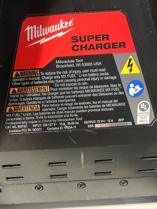 Incarcator Milwaukee MX FUEL 72V