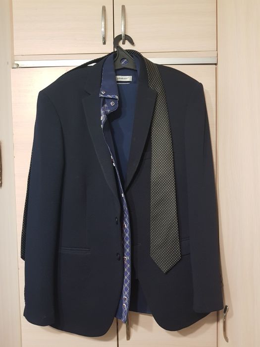 Два классических костюма