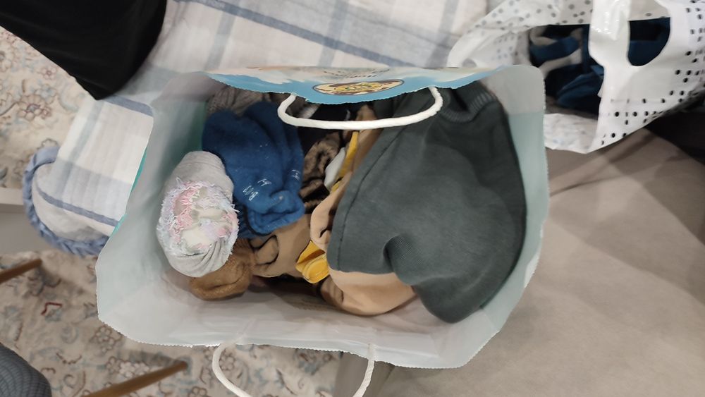 Бесплатно Одежды для детей 3-4 года и для новорожденных и игрушки