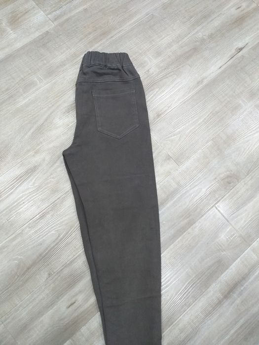 Джинсы для девочек и мальчиков подходят140-146 рост