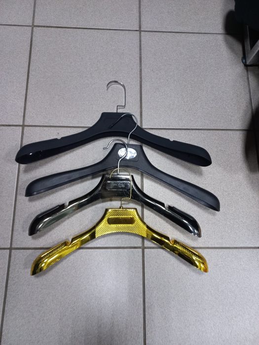 Продам вешалки для одежды