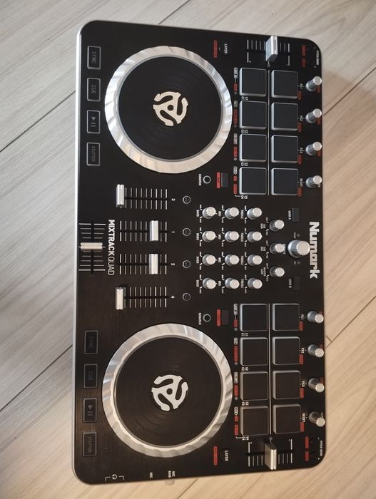 Consolă DJ, Consolă Numark Mixtrack Quad