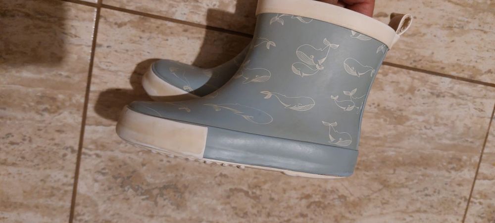 Vand cizmulite baietel h&m marimea 24