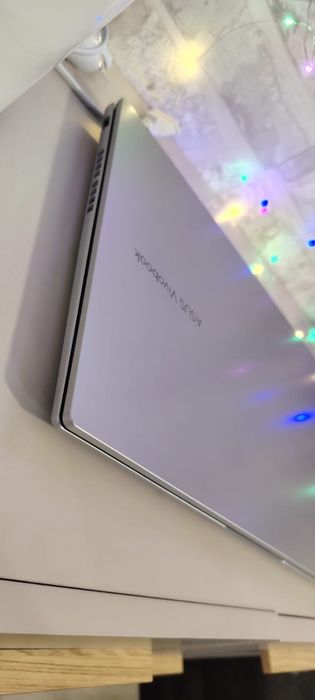 Asus Vivobook 16" OLED 4k Model M1603q  Procesor AMD Ryzen 5 5600H 3,30Mh