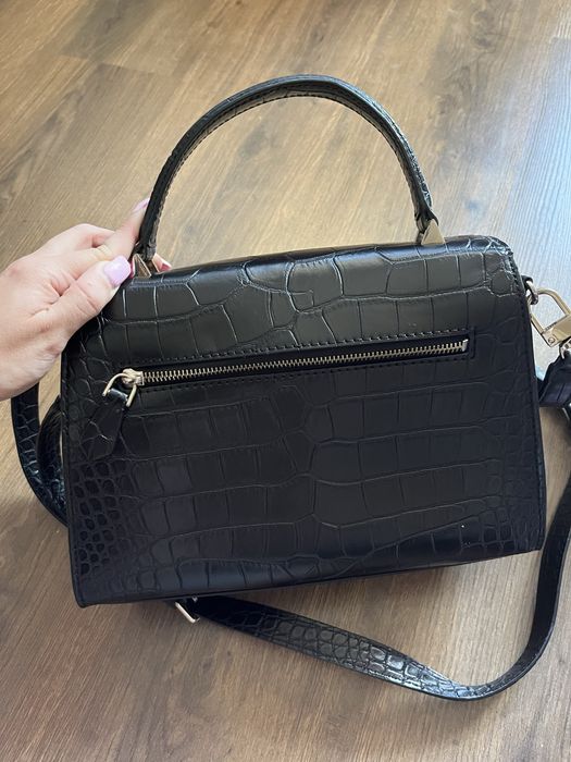 Оригинална чантa Guess
