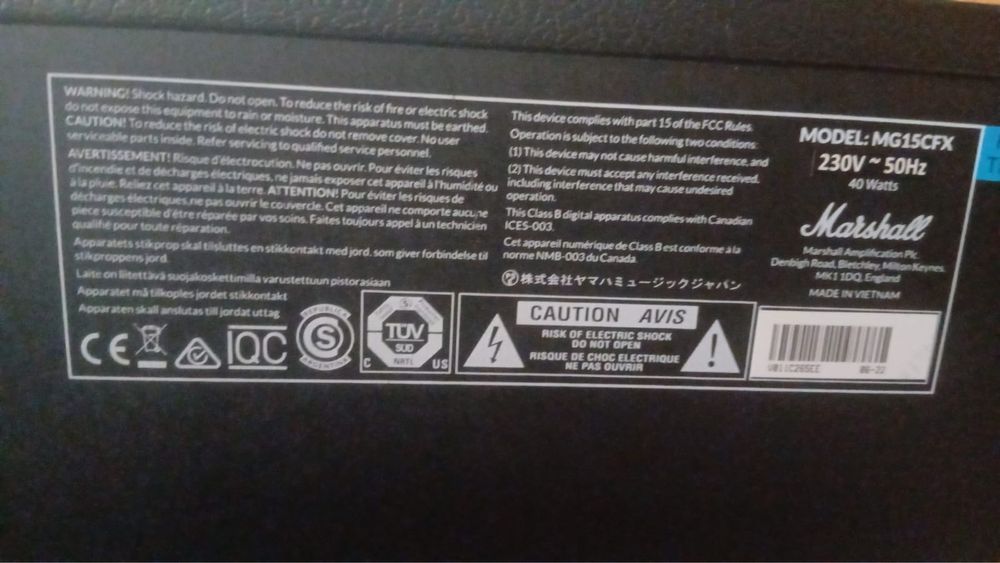Продам гитарный комбоусилитель Marshall MG15GFX