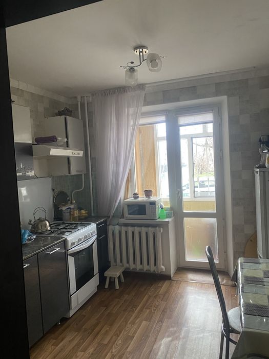 Продам квартиру 3х комнатную 8 мкр