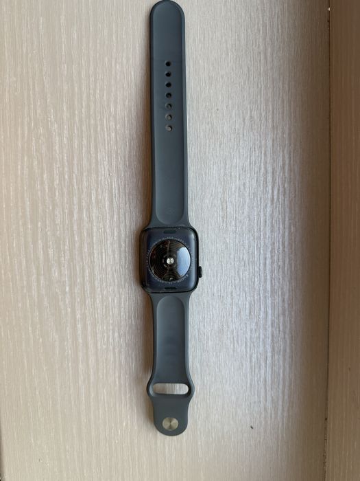 Vând URGENT apple watch SE2 44mm