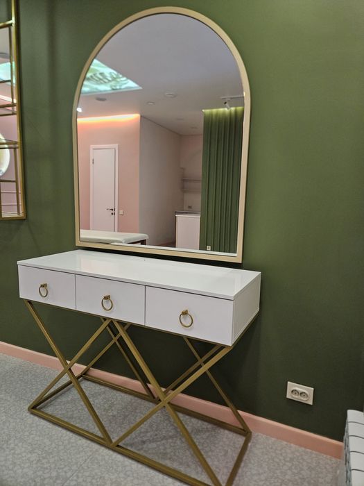 Консоль с зеркалом