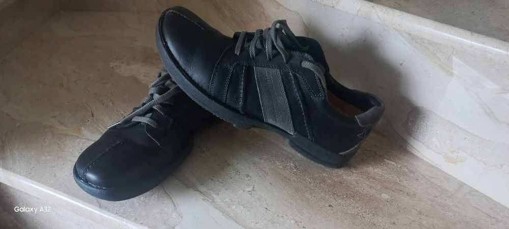 Papuci  clarks din piele nr 42