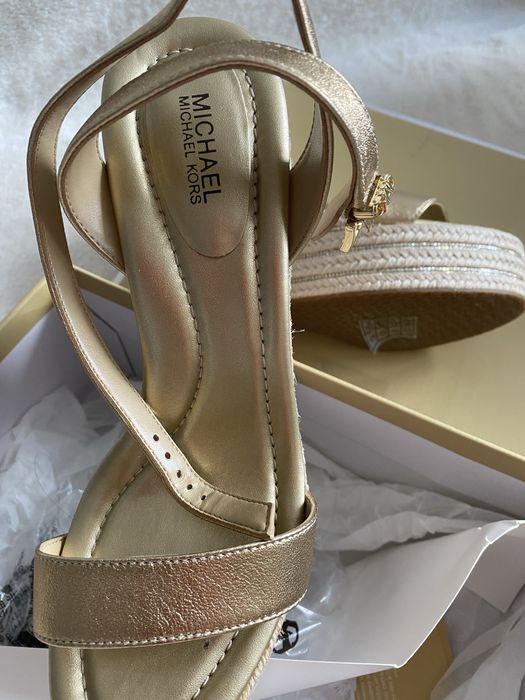 Босоножки от Michael Kors