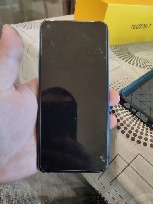 Телефон Realme 7