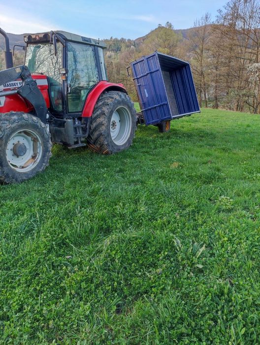 Remorca agricola basculabila