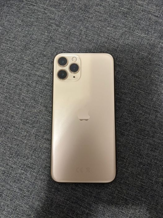 Vând iPhone 11 pro Gold