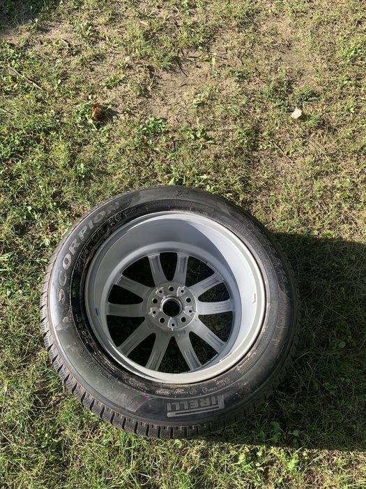 Jante noi cu tot cu cauciucuri de iarna Pirelli