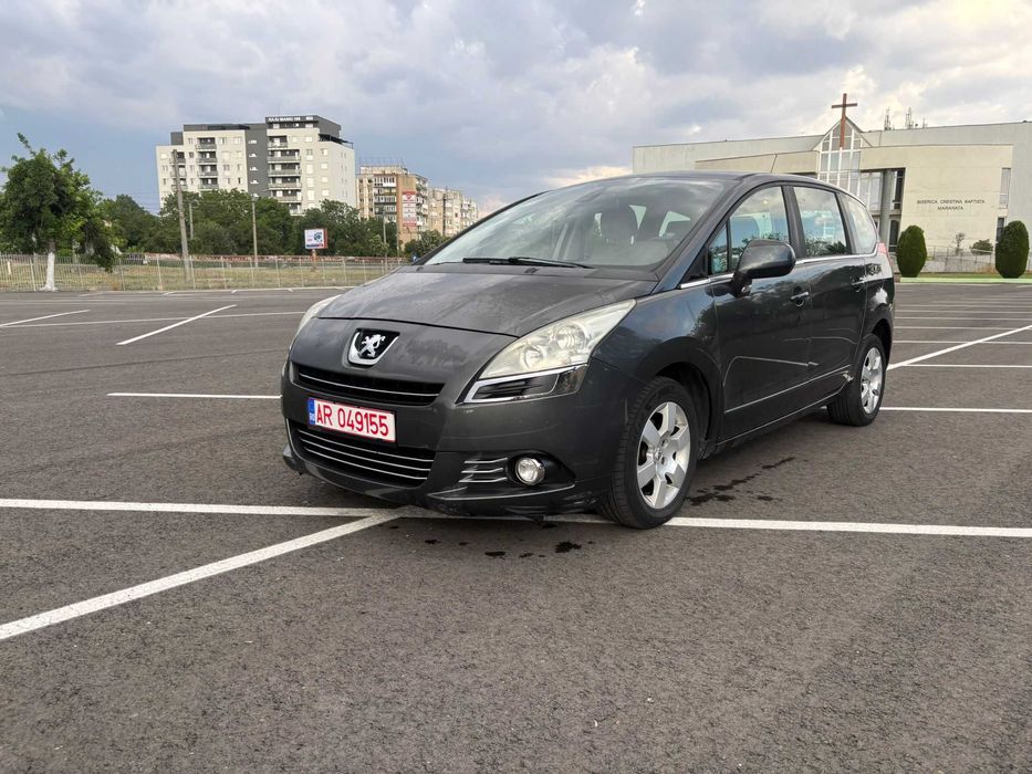 PEUGEOT 5008 2013