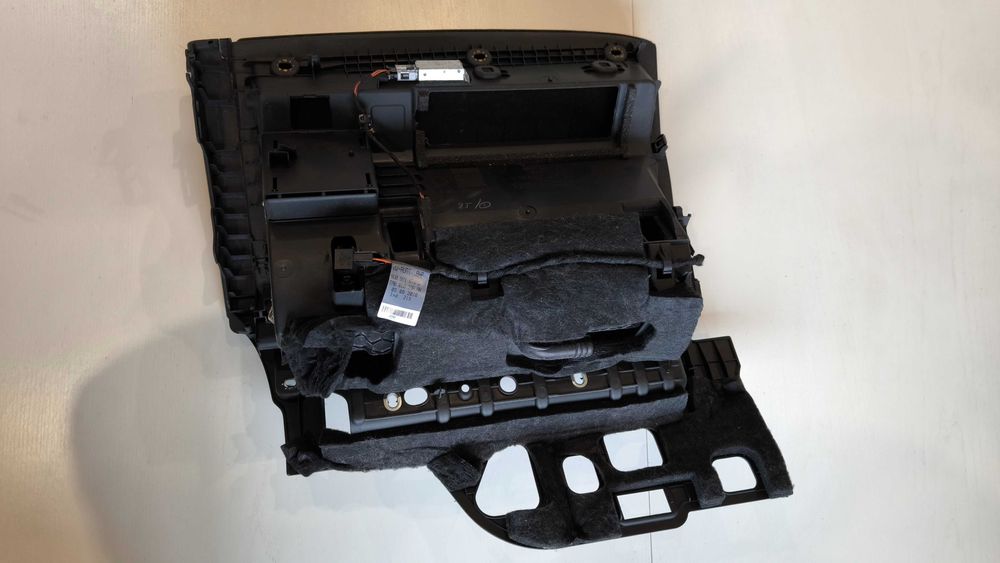 Жабка за АУДИ AUDI A4 , A5 , S5 , S4 (наранена е отвътре)