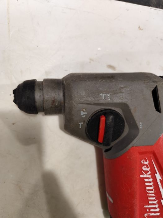 Безчетков акумулаторен перфоратор къртач Милуоки Milwaukee M18 FH 2,5J