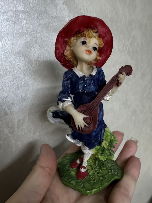 Куколка целая  красивая