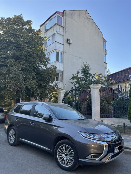 MITSUBISHI Outlander 2019 — imagine 2