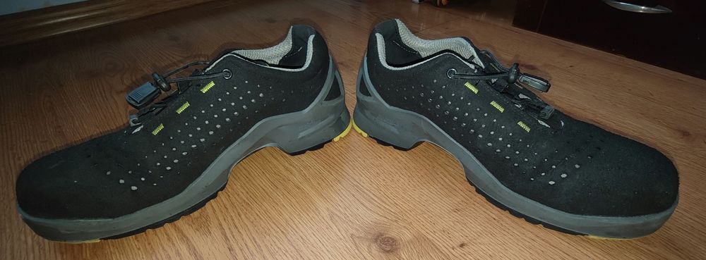 Pantofi de protectie perforati Uvex 1 S1 ESD cu bombeu nemetalic